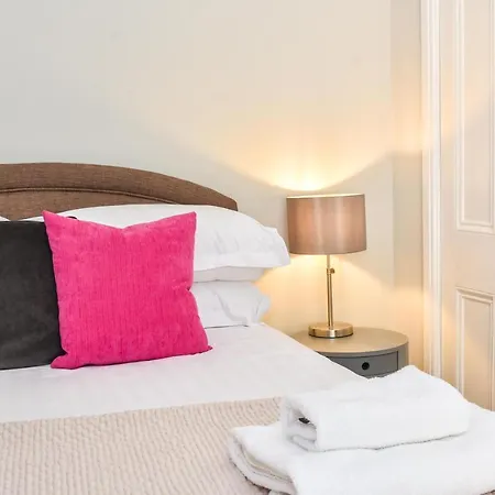 The Cleveland Tatil Evi *